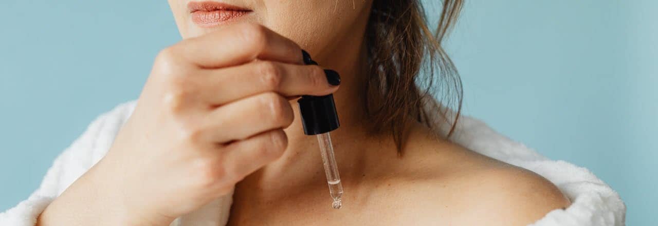 Want Glowing Skin? Here Are 5 Reasons to Use A Face Serum Daily