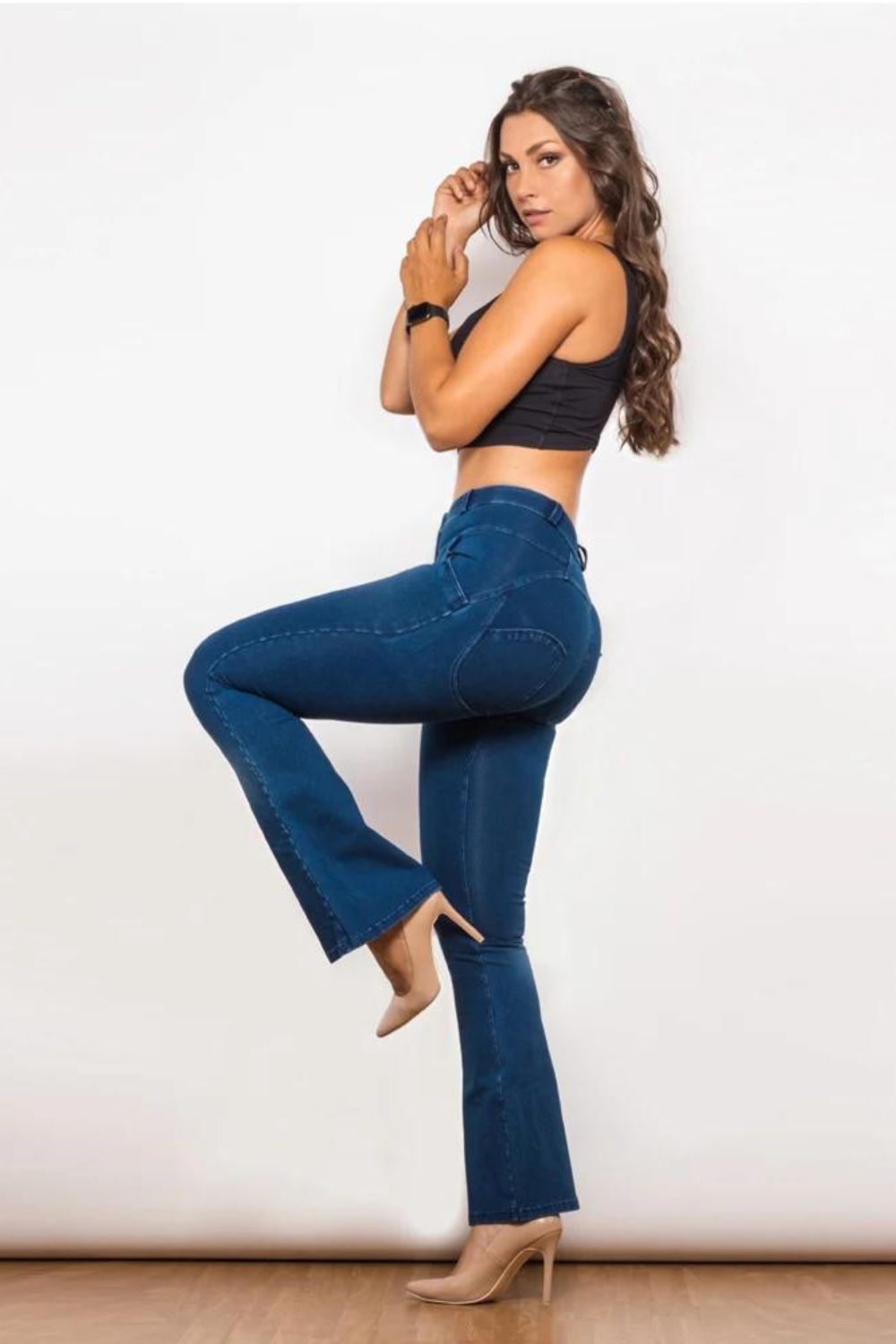 Jean bootcut taille mi-haute rehaussant les fesses