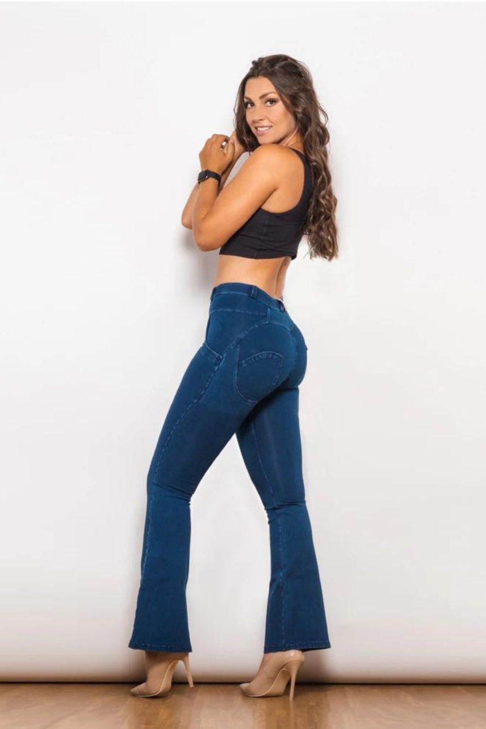 Jean bootcut taille mi-haute rehaussant les fesses