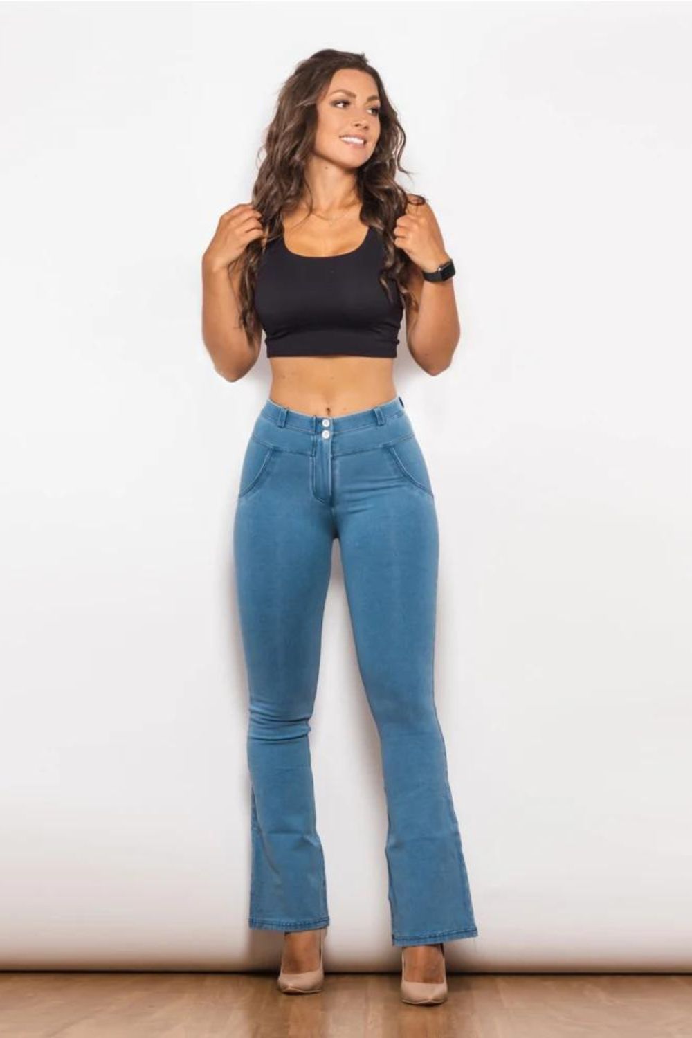 Jean bootcut taille mi-haute rehaussant les fesses