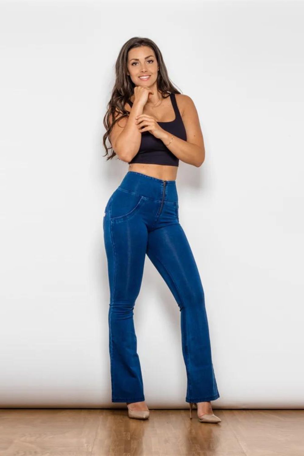 Jean bootcut taille mi-haute rehaussant les fesses