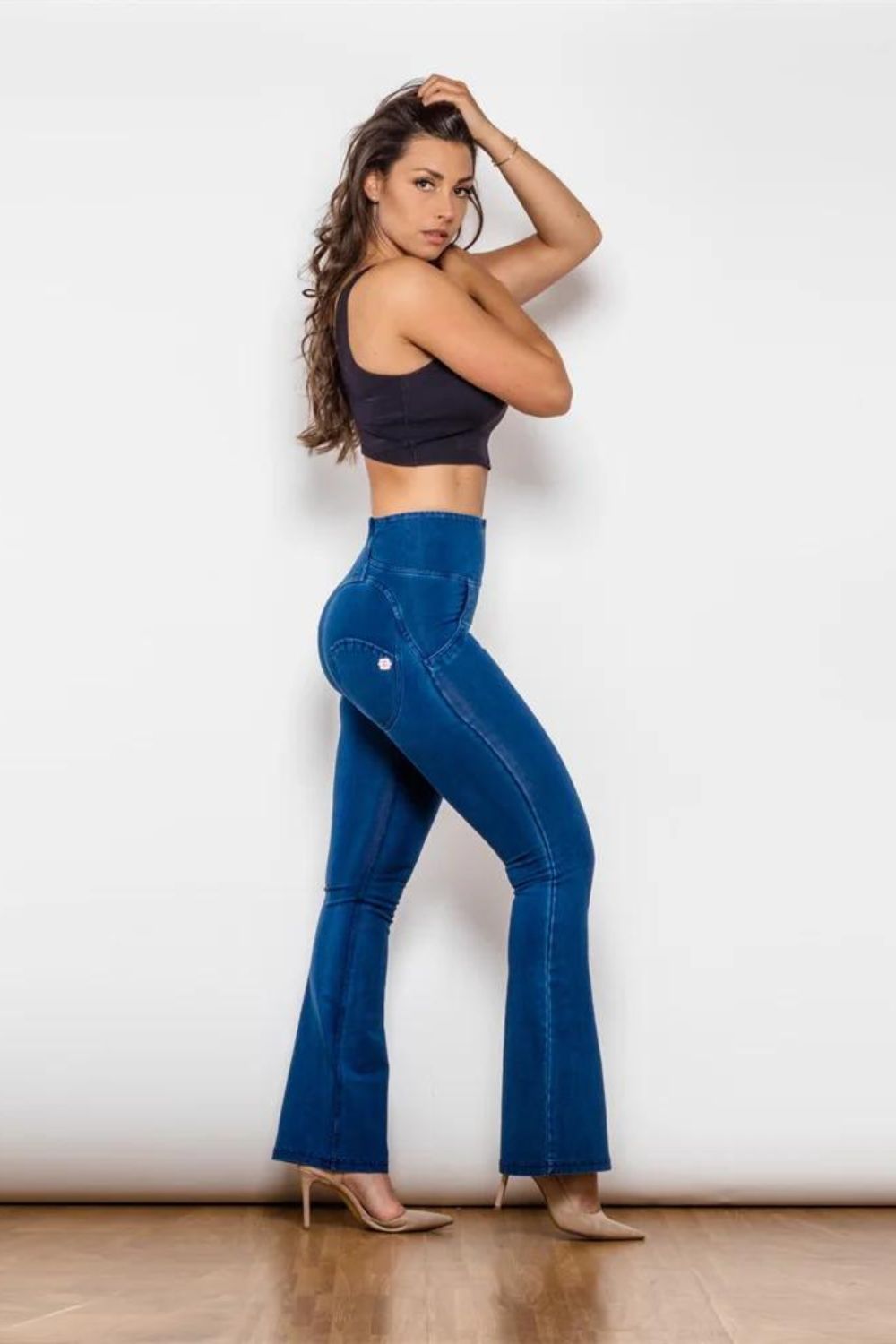 Jean bootcut taille mi-haute rehaussant les fesses