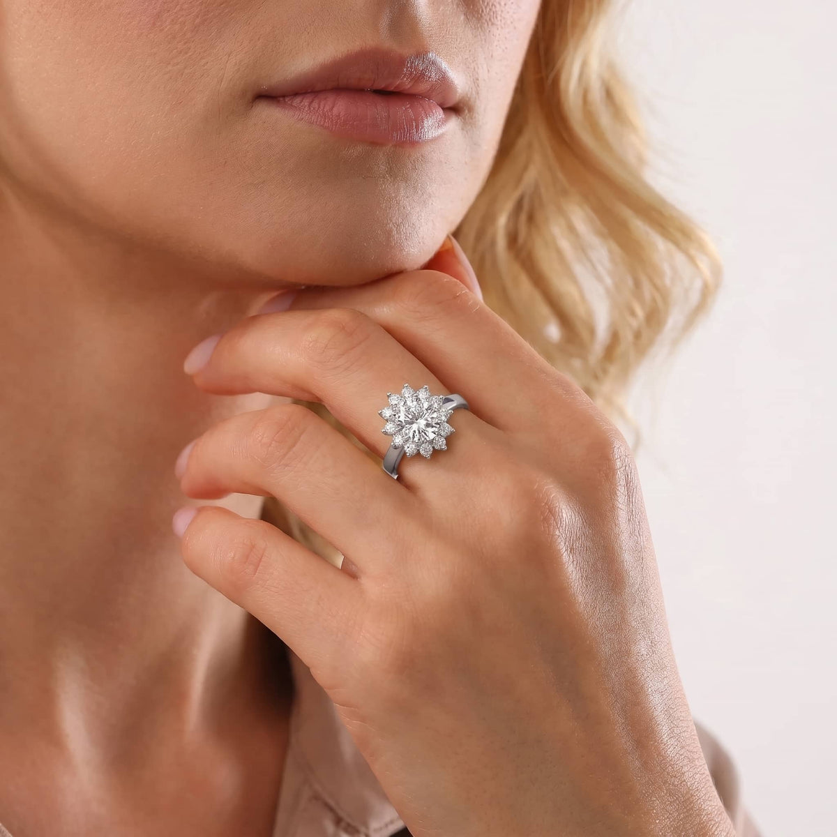Bague de naissance en diamant taille ovale
