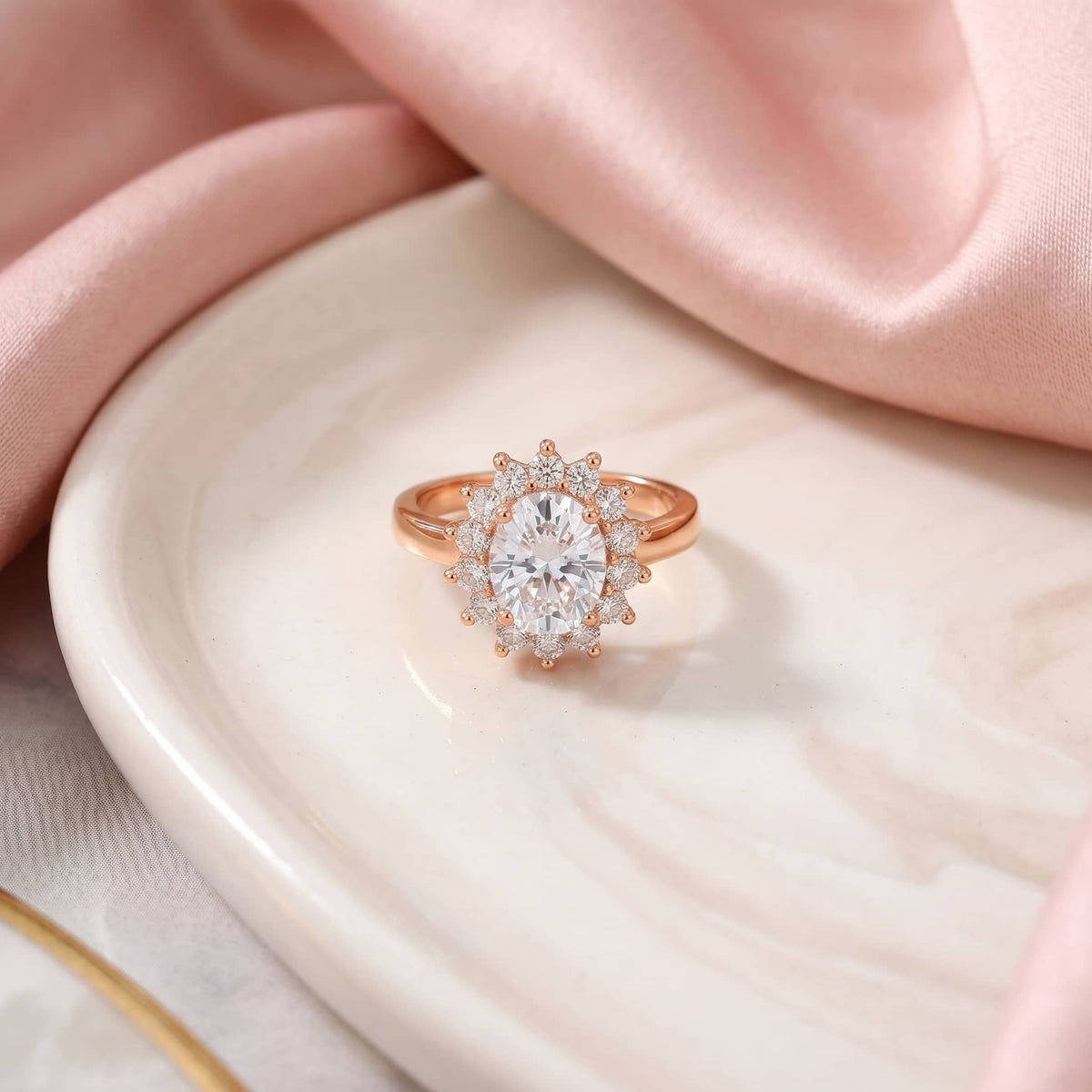 Bague de naissance en diamant taille ovale