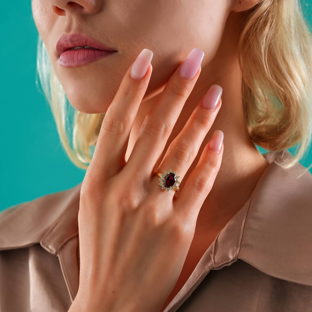 Bague de naissance en grenat ovale